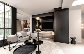 Luxury Residence in old Marais, 3 BR, Patio, Sauna, Fitness Room, AC